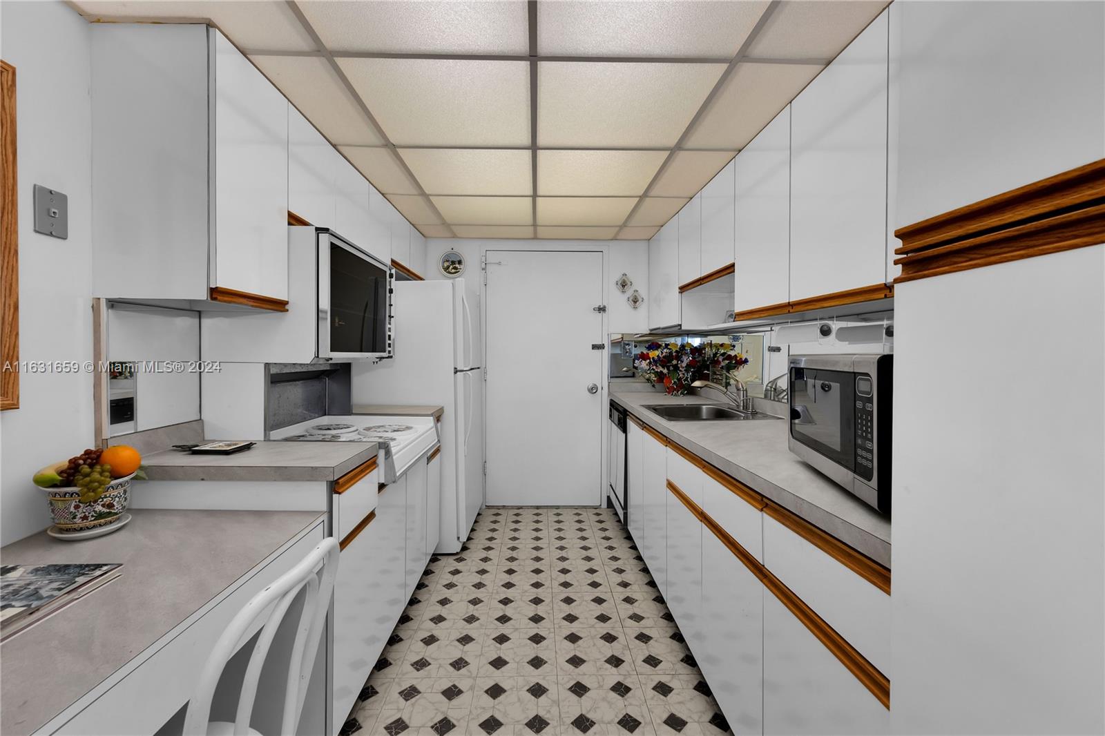 THE CARRIAGE HOUSE CONDO - Residential