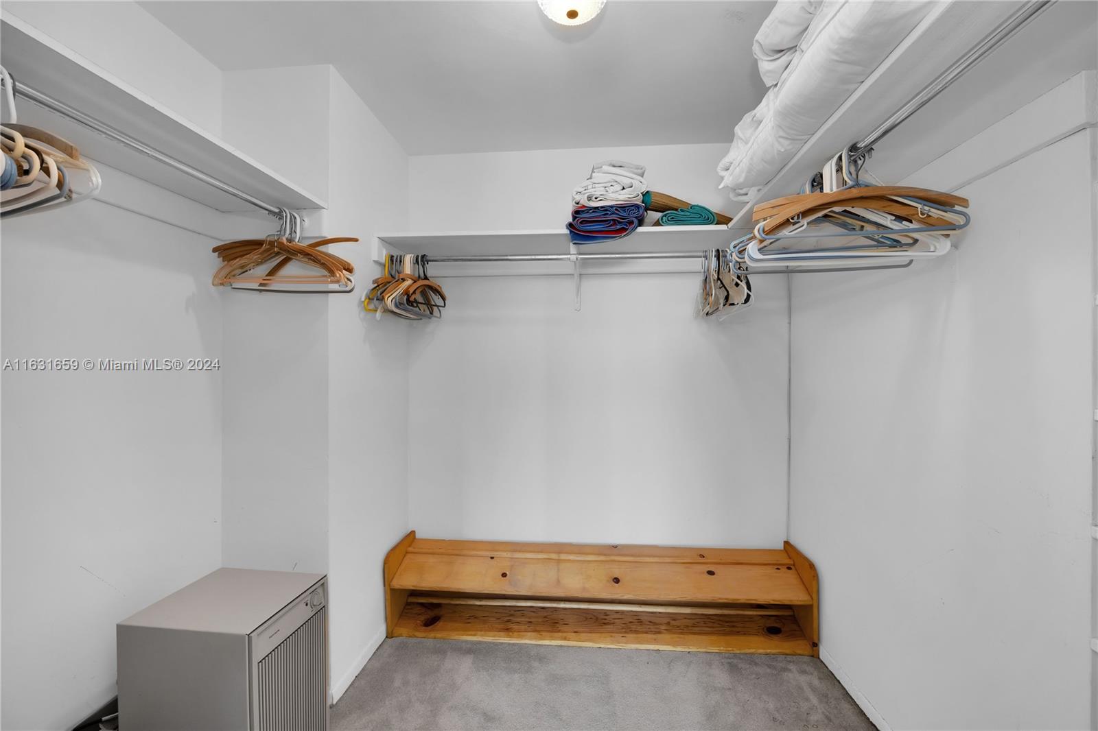 THE CARRIAGE HOUSE CONDO - Residential