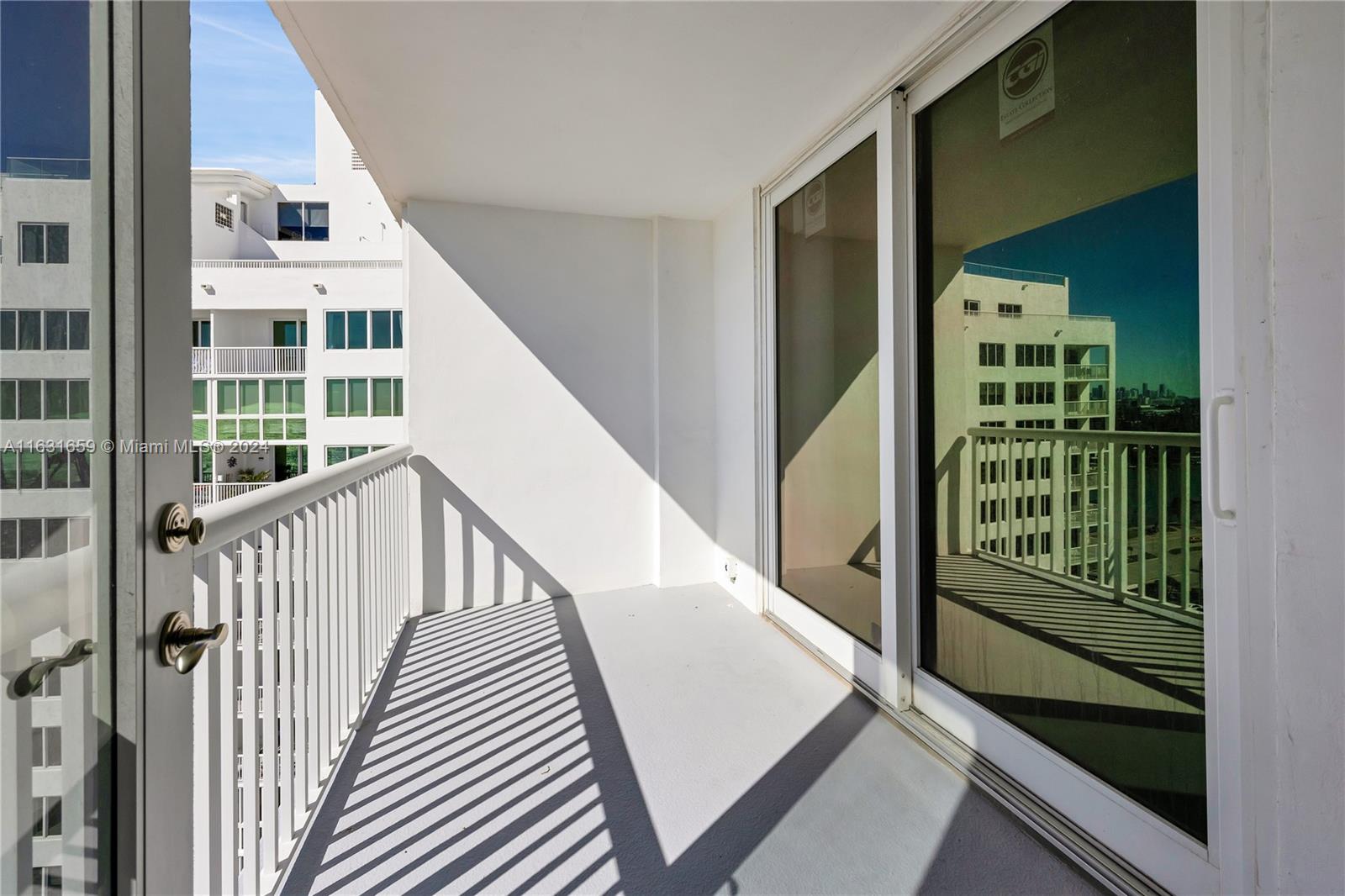 THE CARRIAGE HOUSE CONDO - Residential