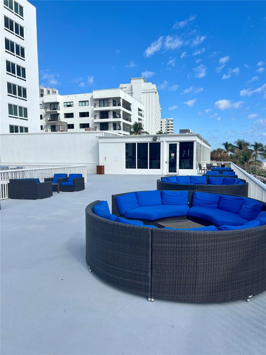 THE CARRIAGE HOUSE CONDO - Residential
