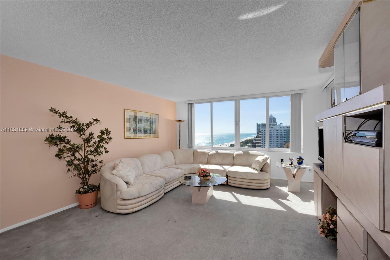 THE CARRIAGE HOUSE CONDO - Residential