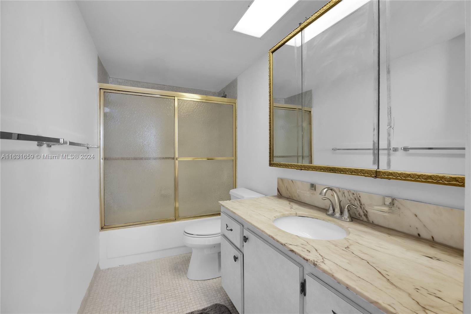 THE CARRIAGE HOUSE CONDO - Residential