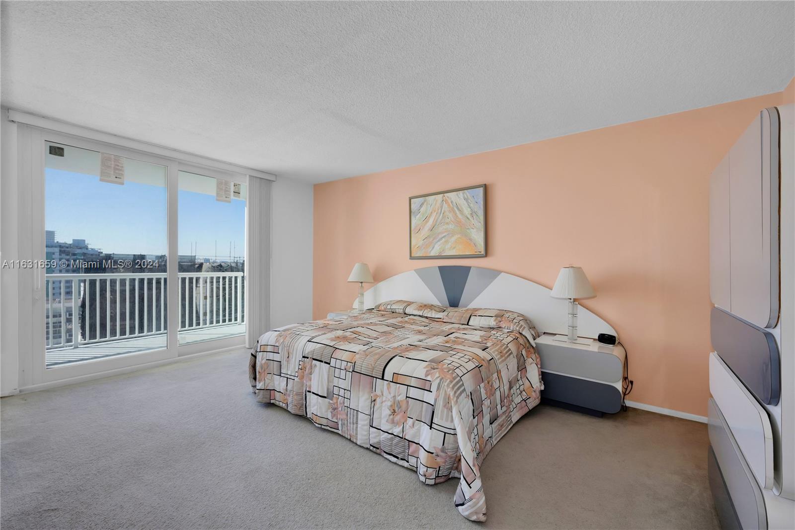 THE CARRIAGE HOUSE CONDO - Residential
