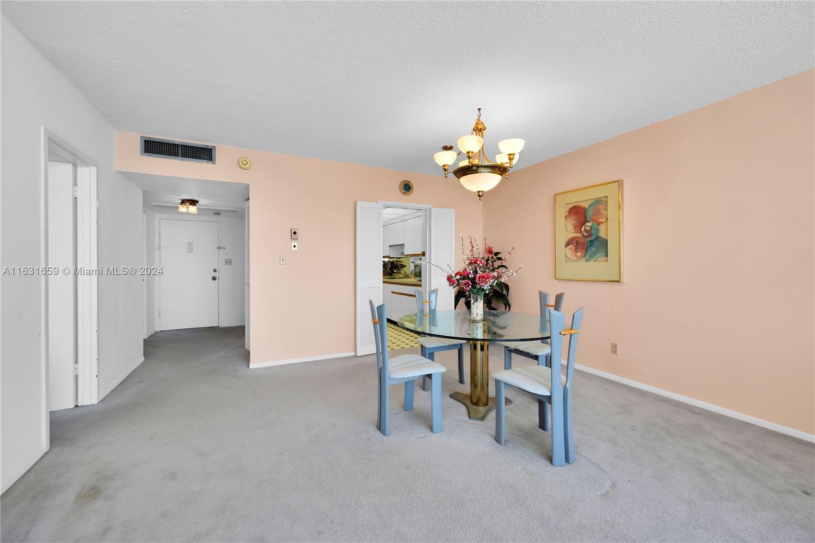 THE CARRIAGE HOUSE CONDO - Residential