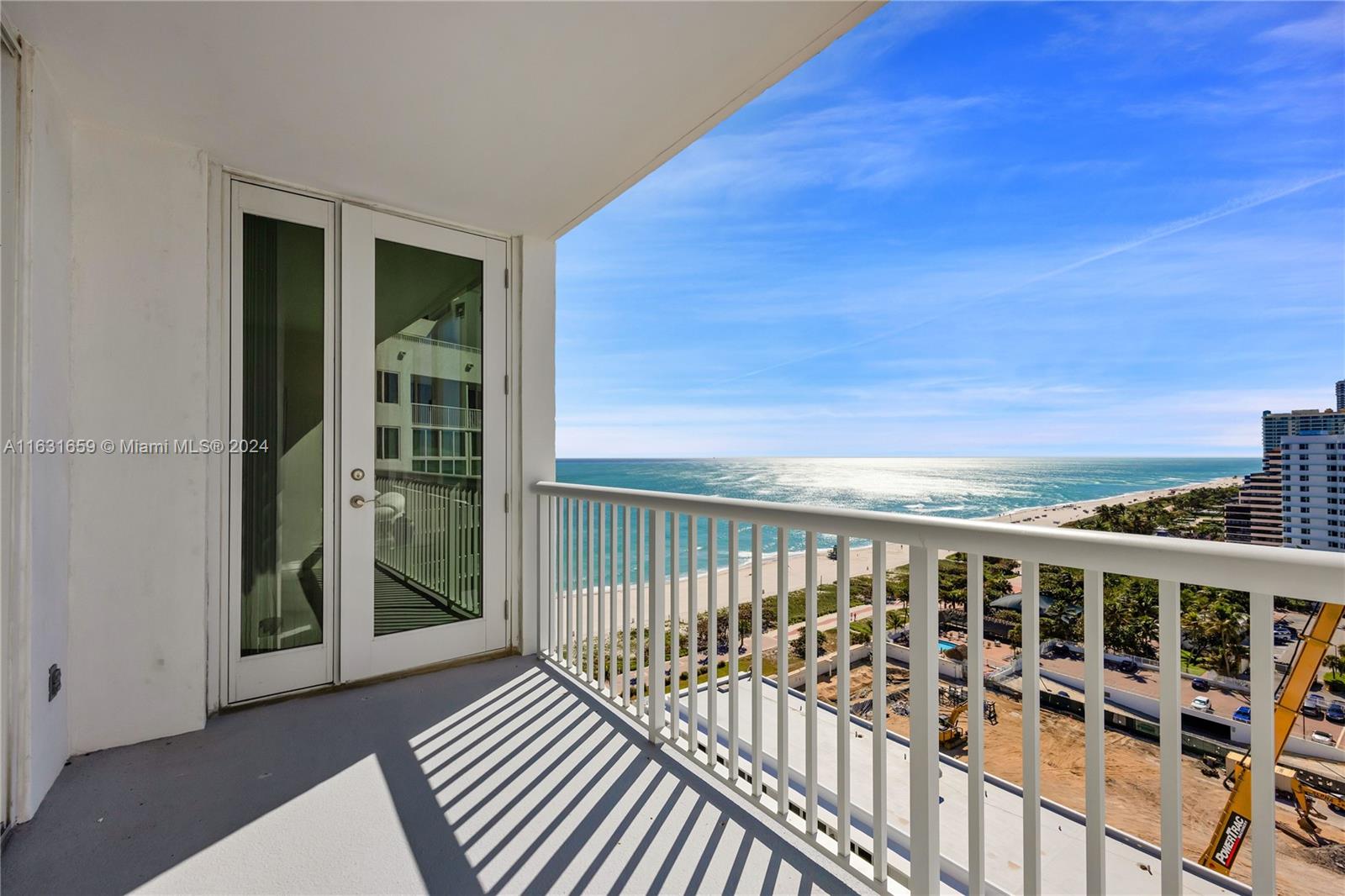 THE CARRIAGE HOUSE CONDO - Residential