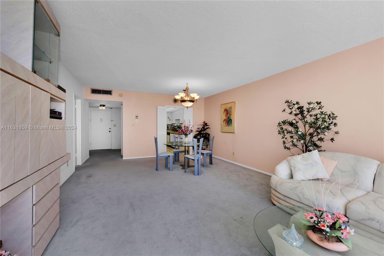 THE CARRIAGE HOUSE CONDO - Residential