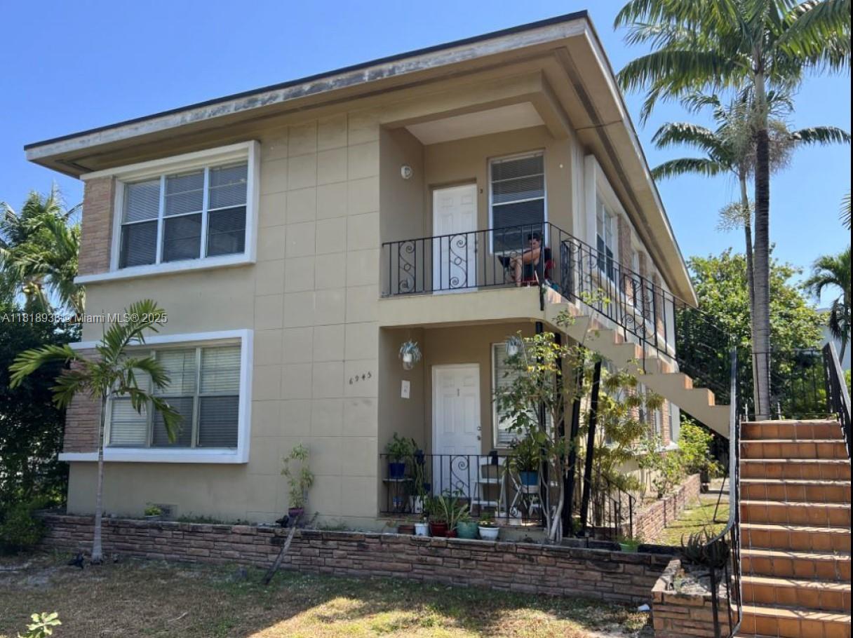Rental Property at 6945 Rue Vendome 3, Miami Beach, Miami-Dade County, Florida - Bedrooms: 1 
Bathrooms: 1  - $2,050 MO.