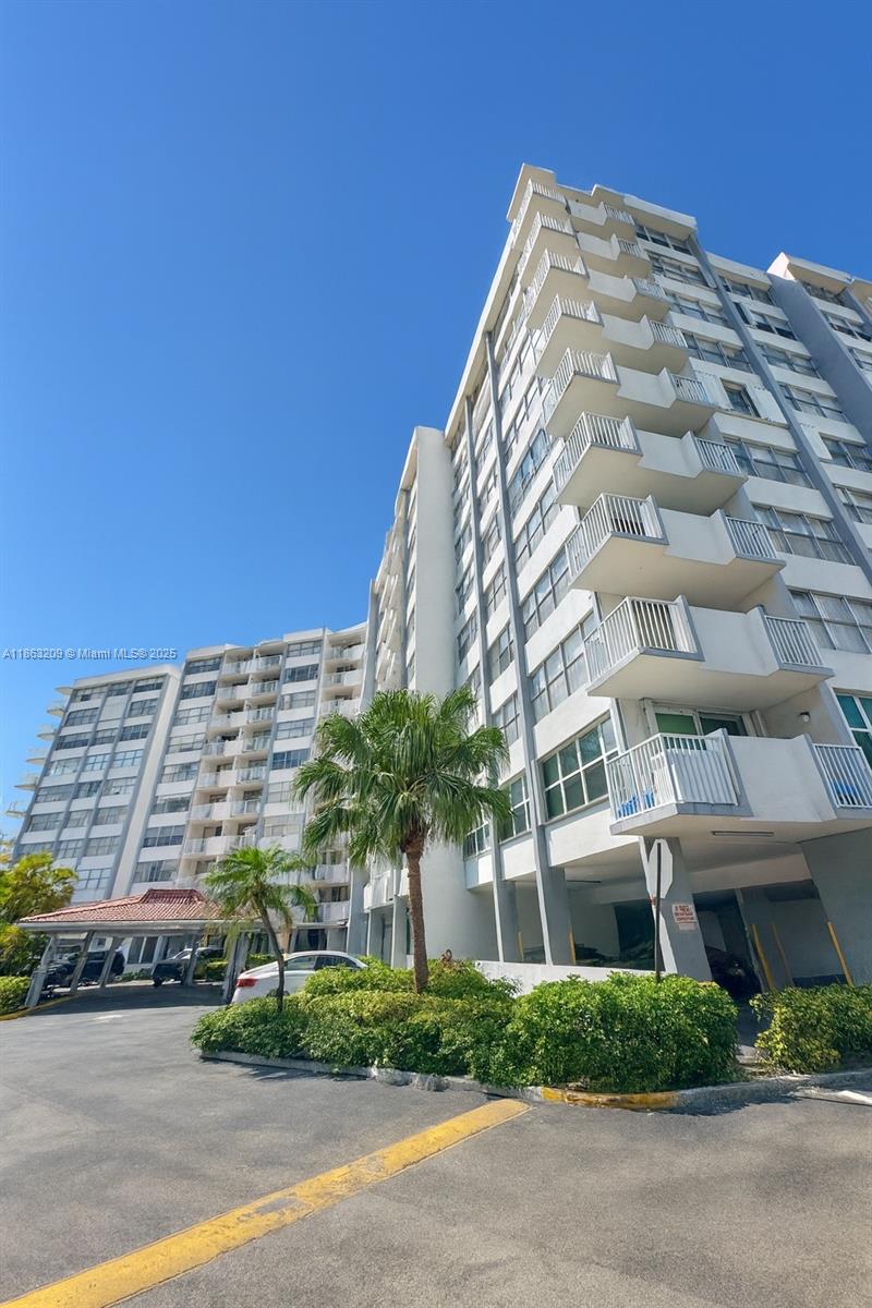 WILSHIRE CONDO - Residential