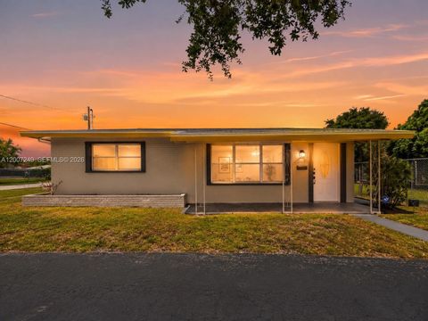Photo of 2724 Acapulco Dr, Miramar, FL 33023 (MLS # A12007249)