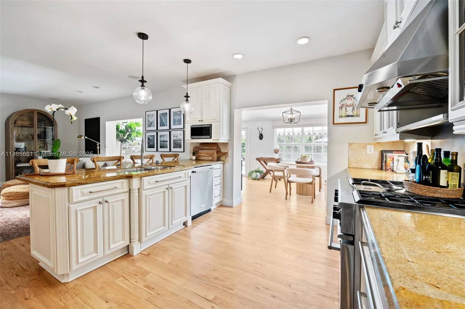 Coral Gables, Florida 33134, United States, 5 Bedrooms Bedrooms, ,4 BathroomsBathrooms,Residential,Active,220950