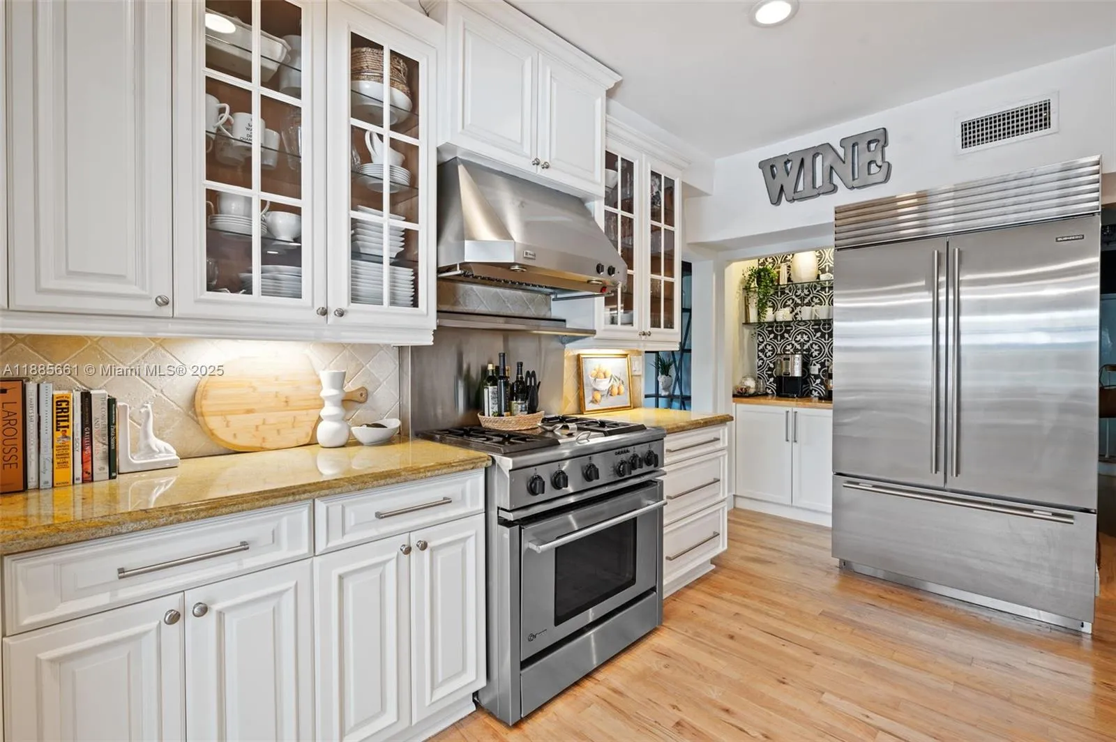 Coral Gables, Florida 33134, United States, 5 Bedrooms Bedrooms, ,4 BathroomsBathrooms,Residential,Active,220950