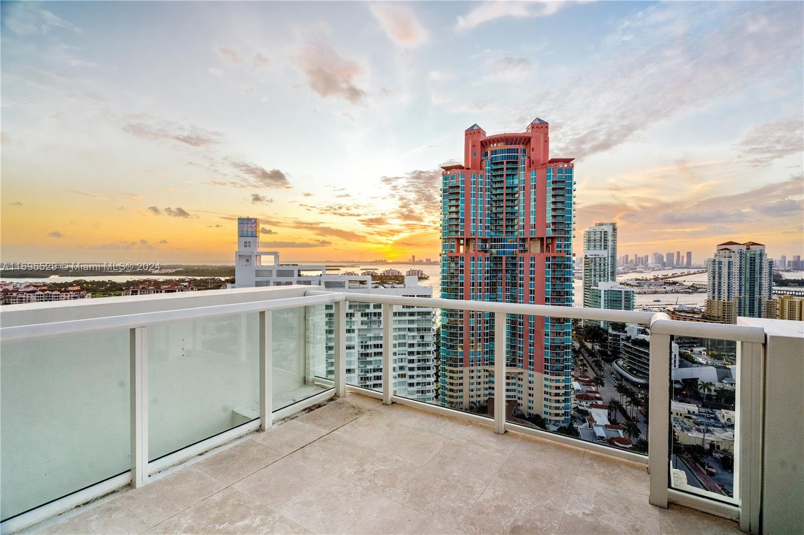CONTINUUM ON SOUTH BEACH - Residential