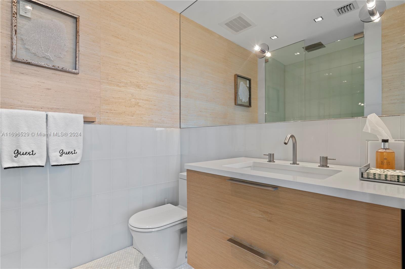 CONTINUUM ON SOUTH BEACH - Residential