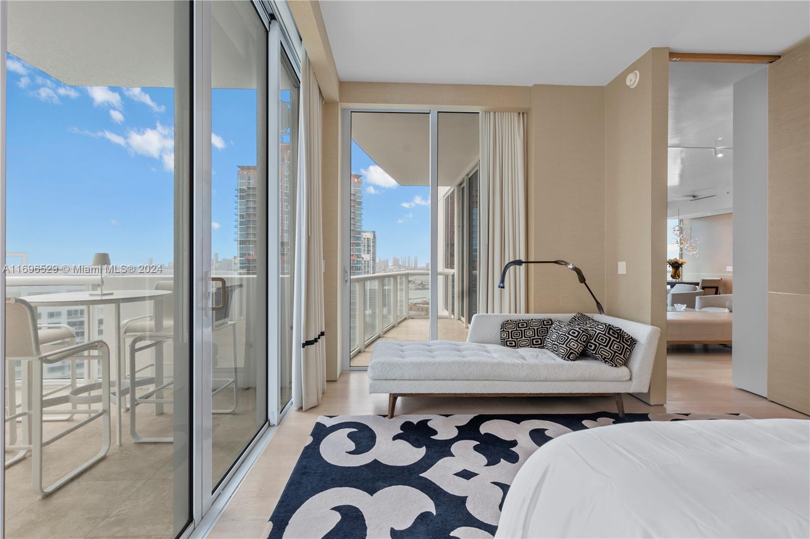CONTINUUM ON SOUTH BEACH - Residential