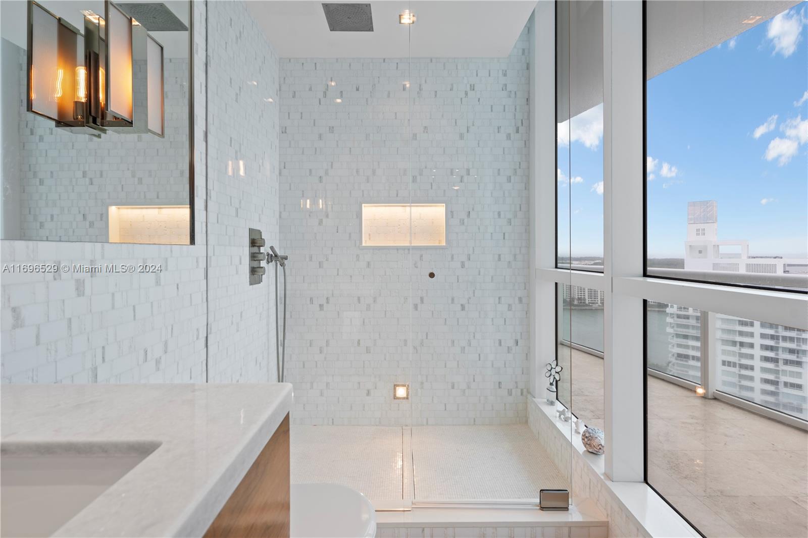 CONTINUUM ON SOUTH BEACH - Residential