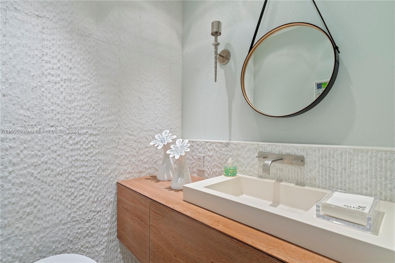 CONTINUUM ON SOUTH BEACH - Residential