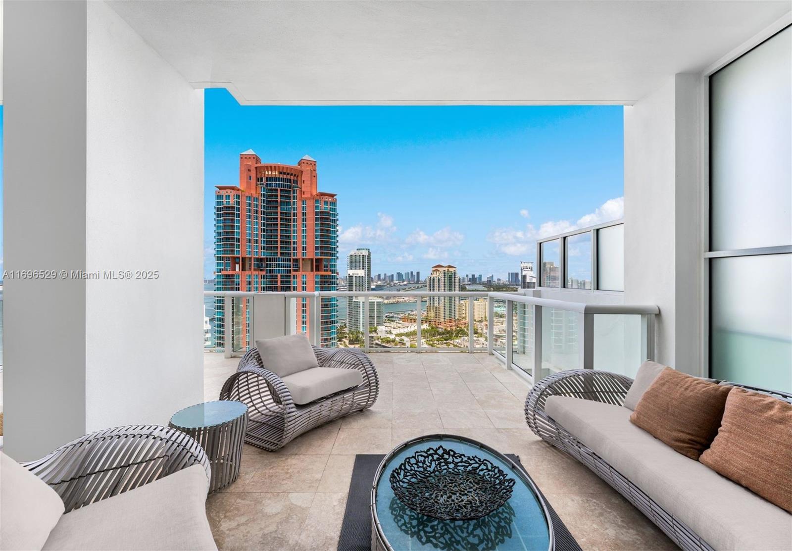 CONTINUUM ON SOUTH BEACH - Residential