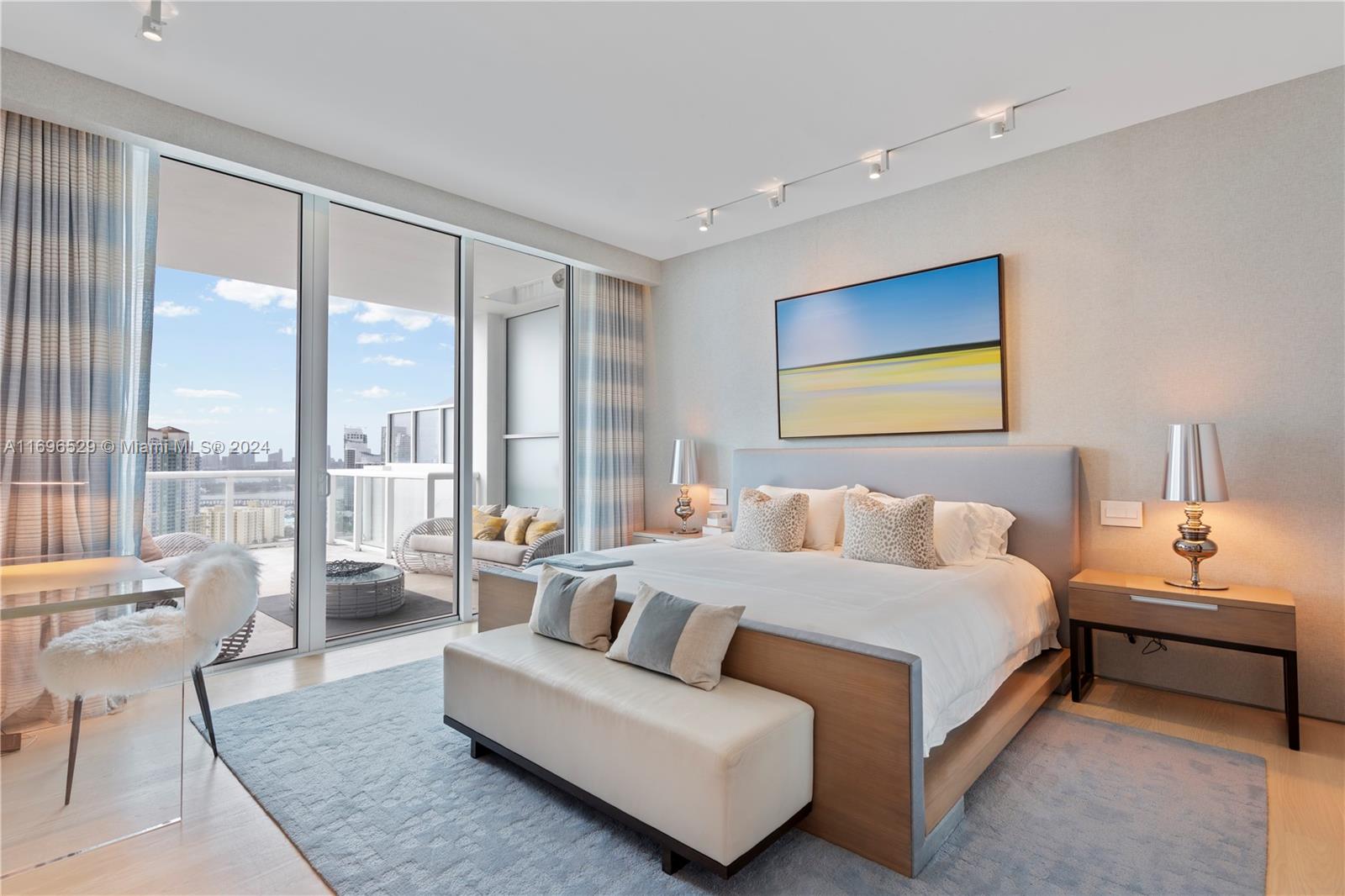CONTINUUM ON SOUTH BEACH - Residential