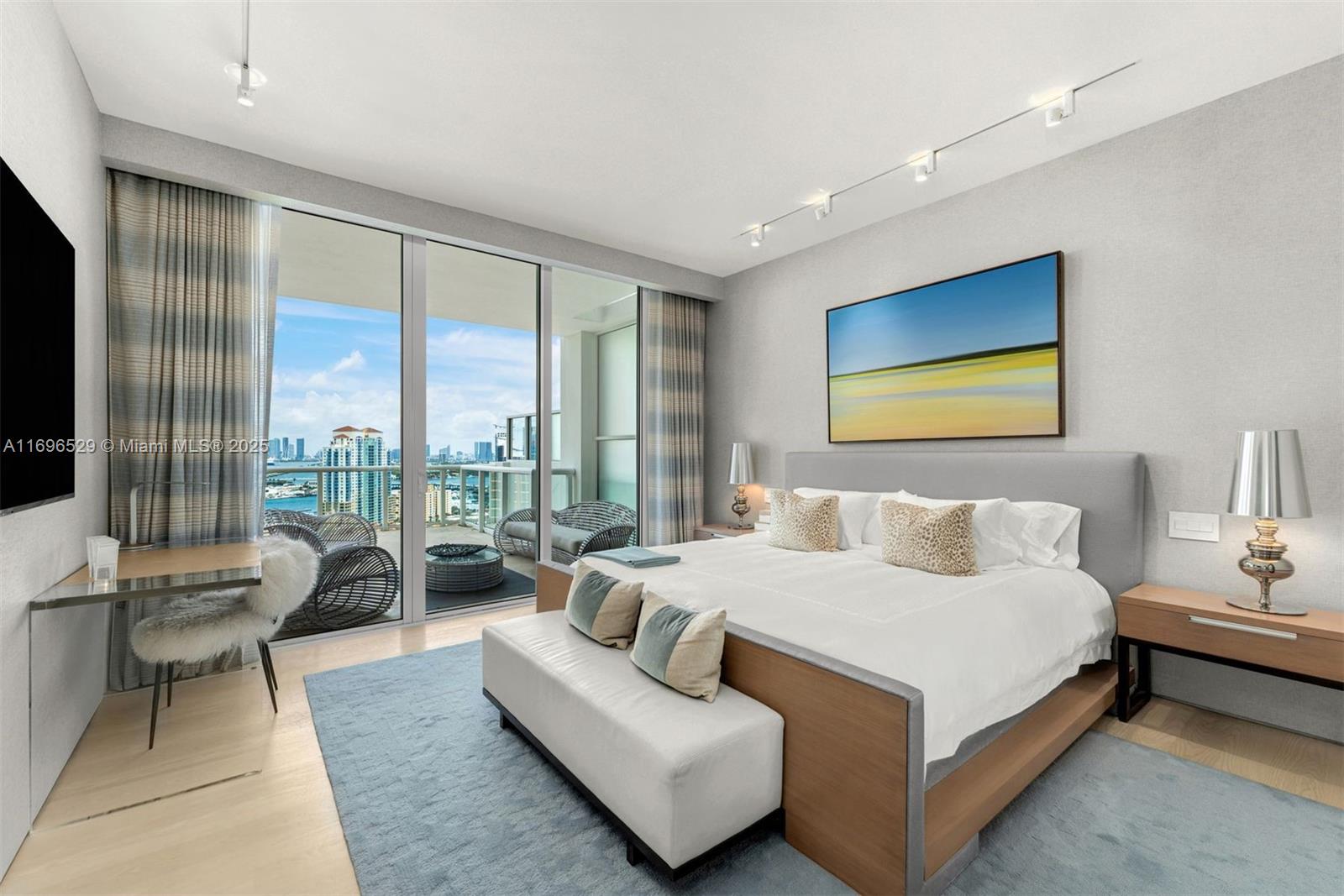 CONTINUUM ON SOUTH BEACH - Residential