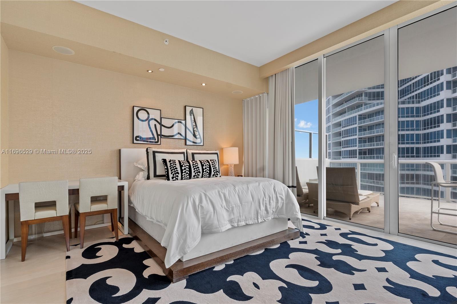 CONTINUUM ON SOUTH BEACH - Residential