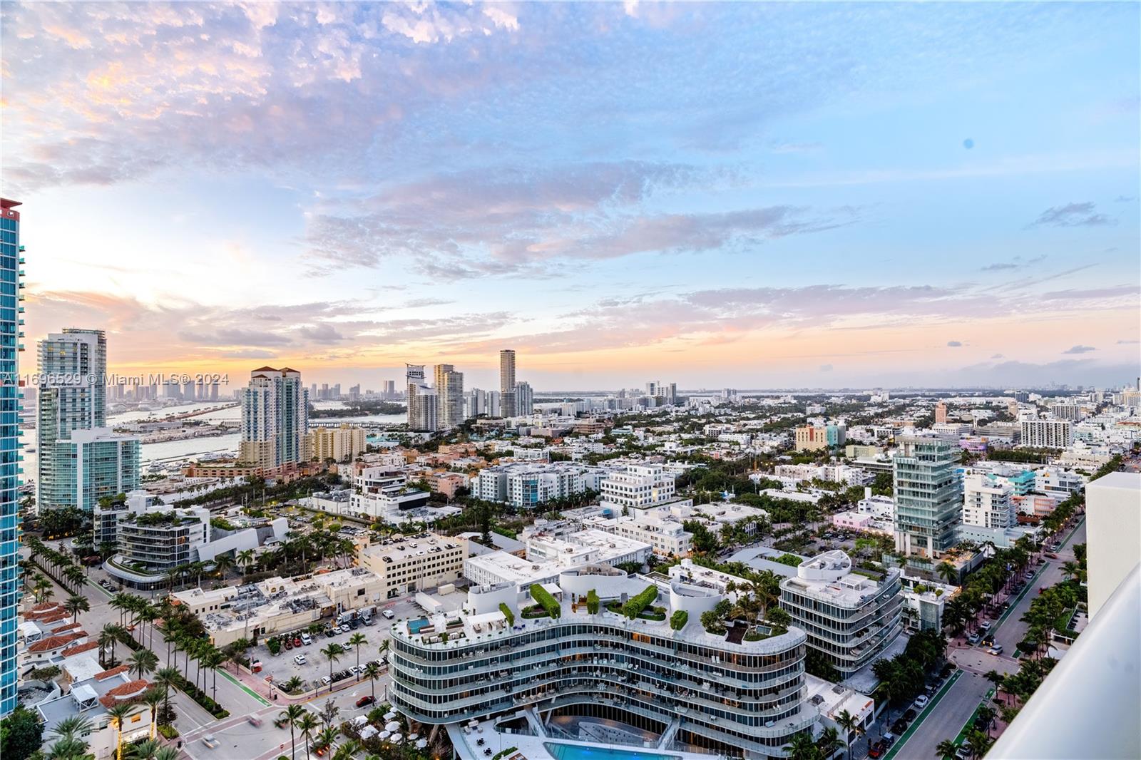 CONTINUUM ON SOUTH BEACH - Residential