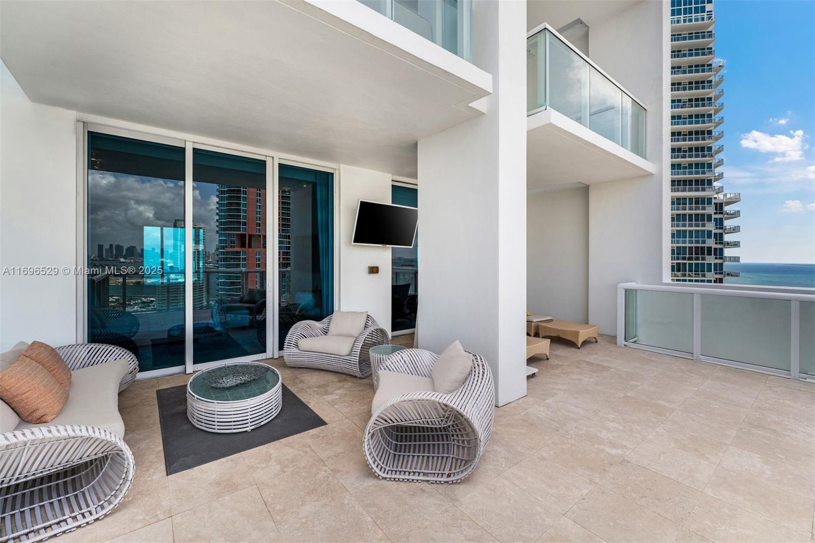 CONTINUUM ON SOUTH BEACH - Residential