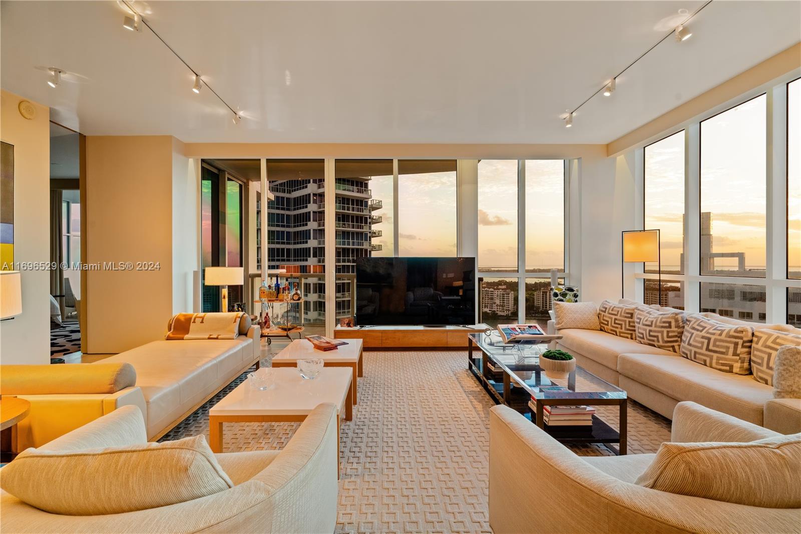 50 S Pointe Dr 2703