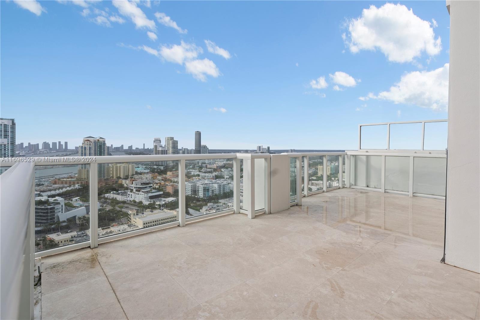 CONTINUUM ON SOUTH BEACH - Residential