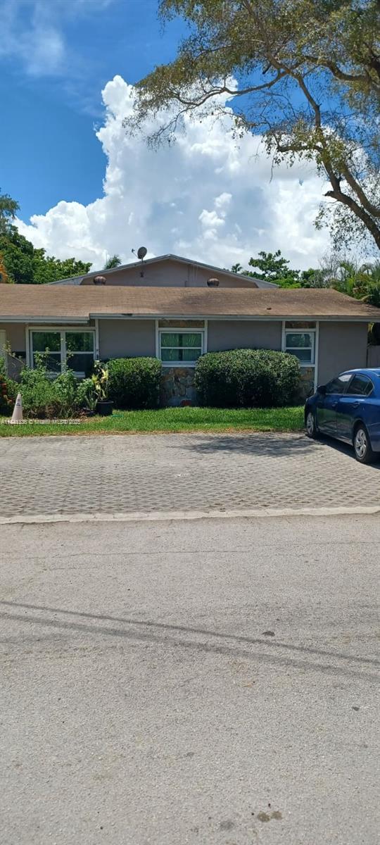 Spacious 3-bedroom, 2-bathroom apartment located on a quiet cul-de-sac street. This second-floor unit has been freshly painted and features tile flooring throughout. Plenty of parking is available, and water is included in the rent.