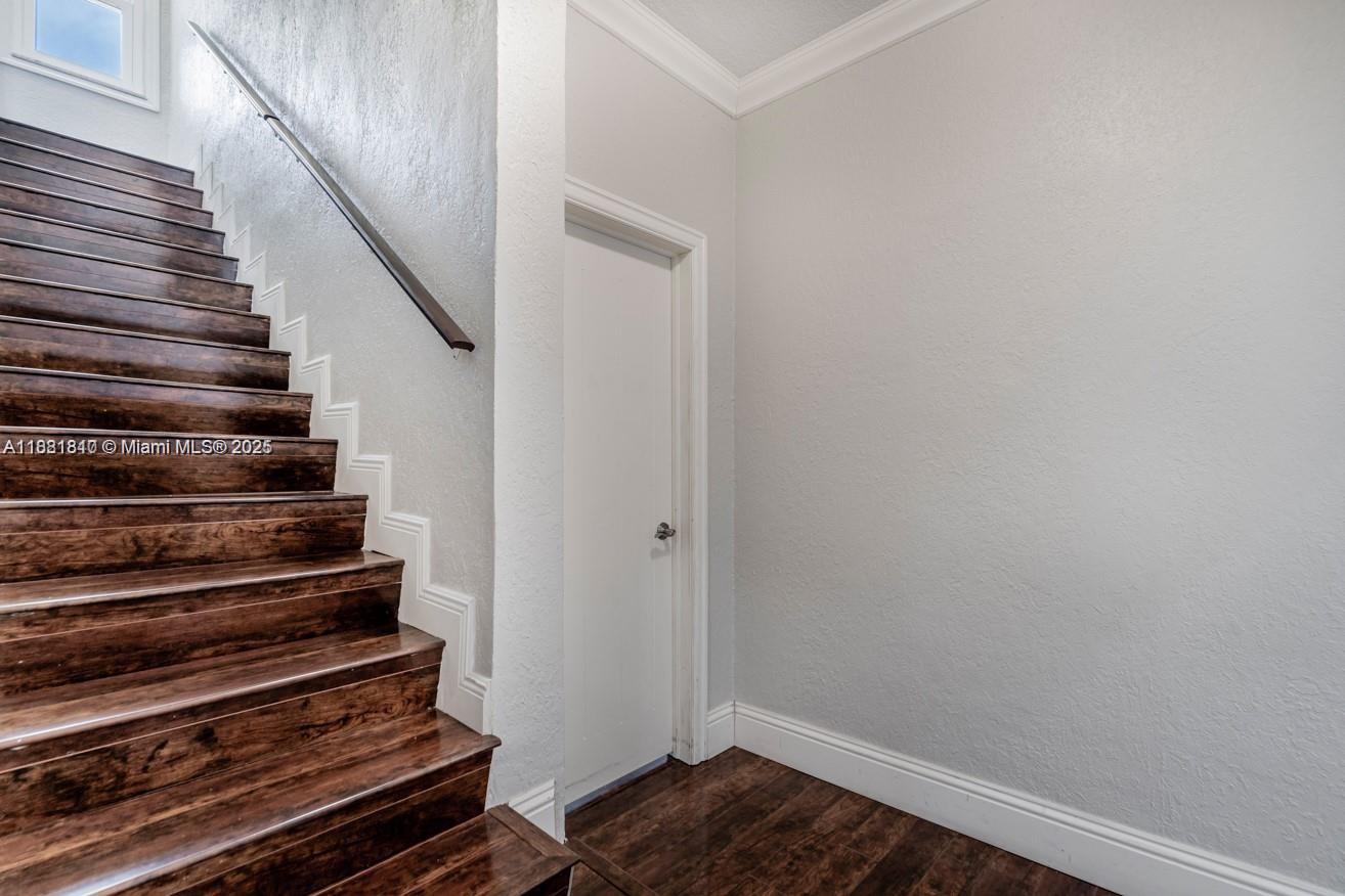 PARKWAY - Residential Lease