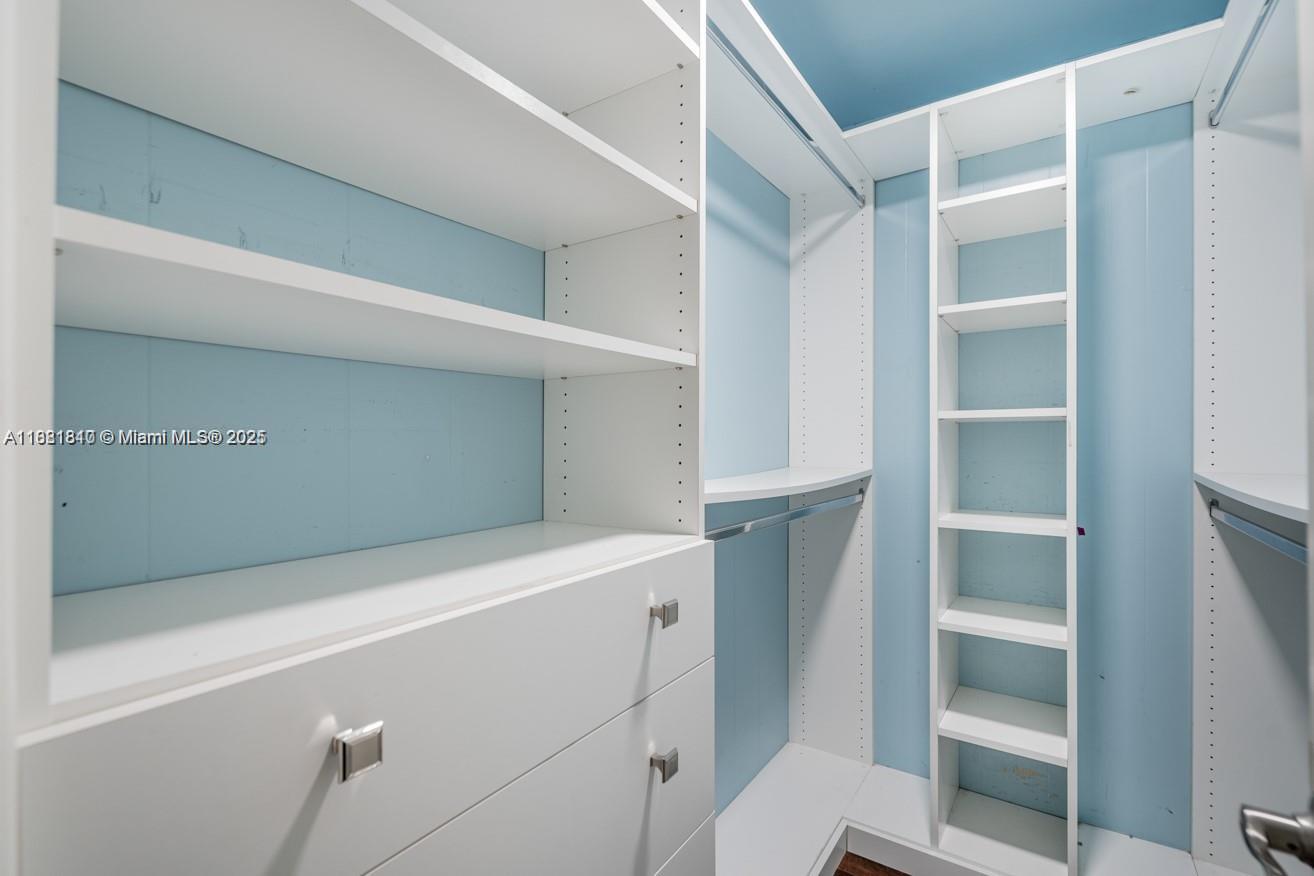 PARKWAY - Residential Lease