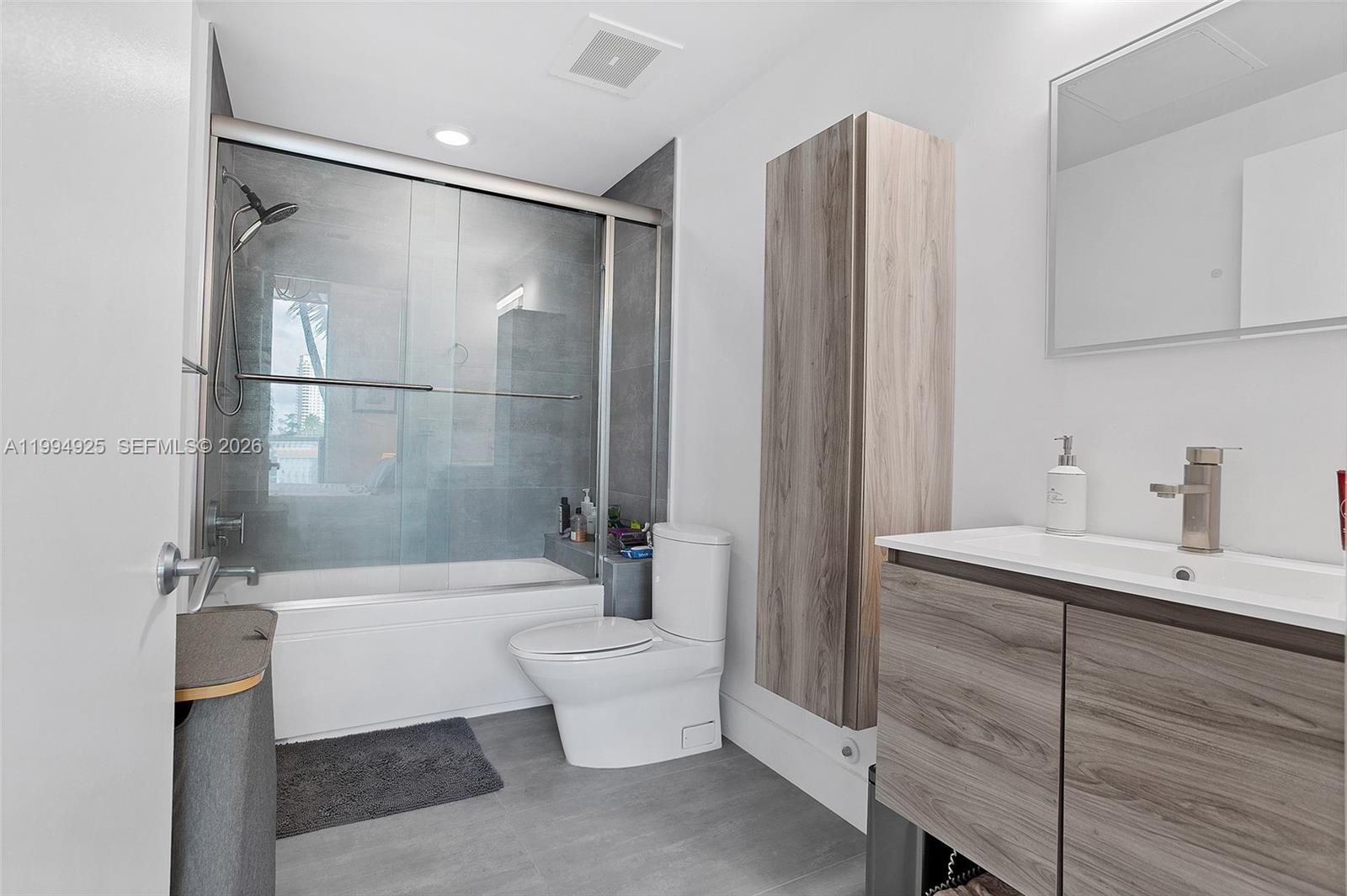 UPTOWN MARINA LOFTS CONDO - Residential Lease