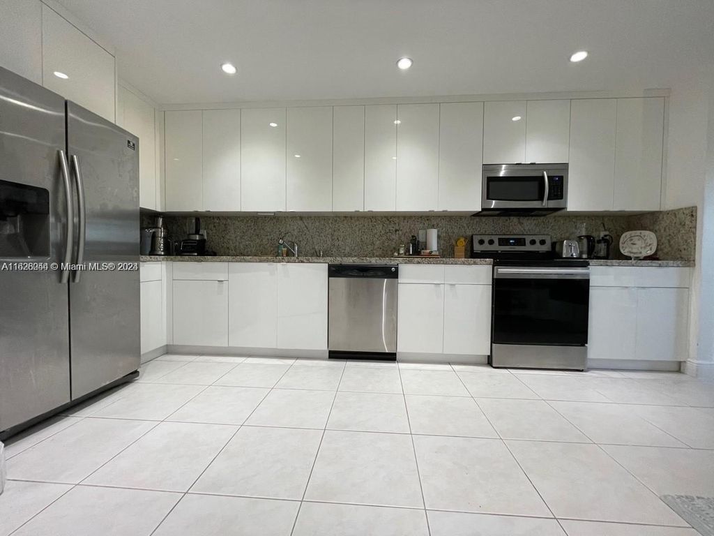 Photo of 501 RACQUET CLUB RD #63, Weston, FL 33326 (MLS # A11626044)