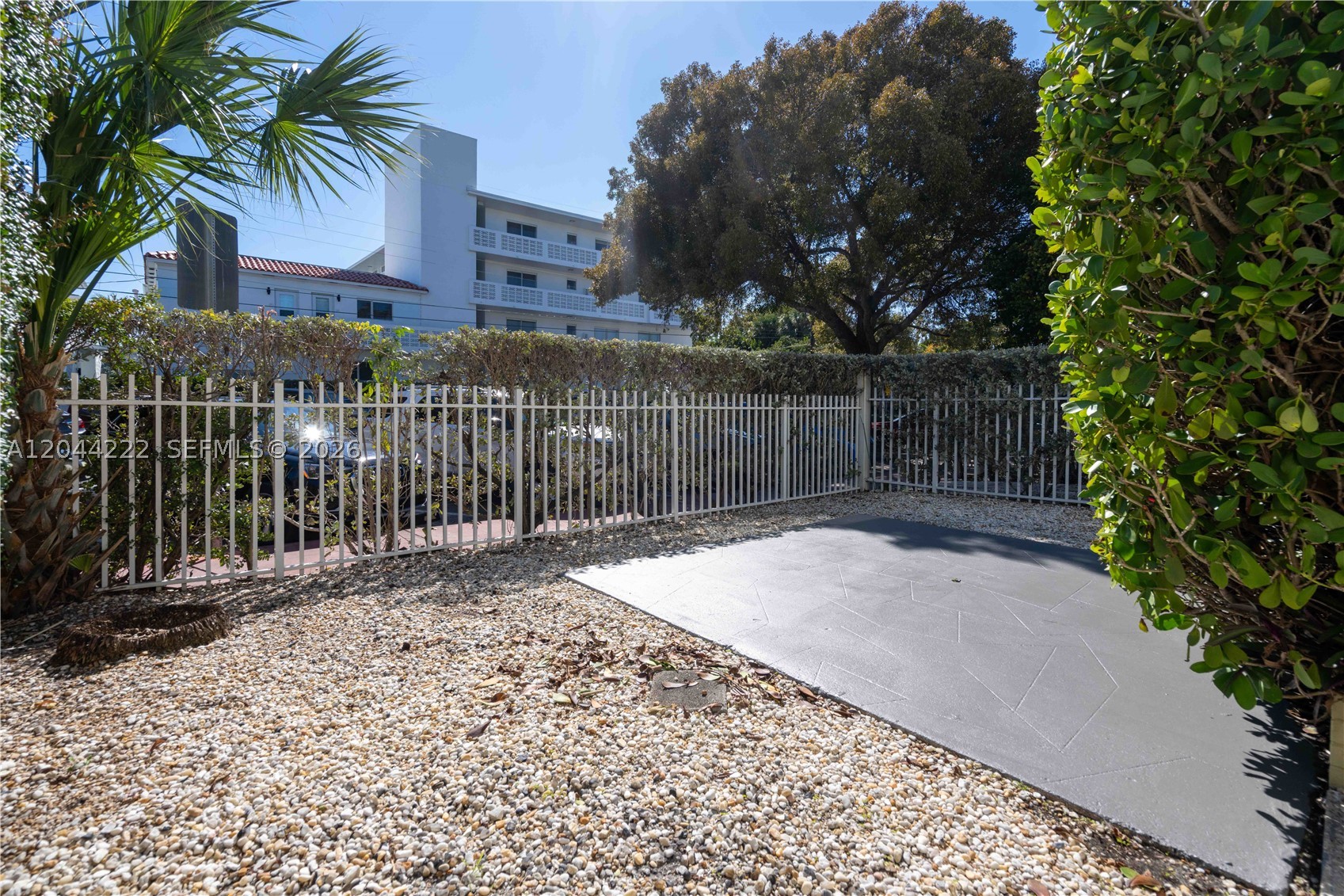 1011 Bay Dr 106
