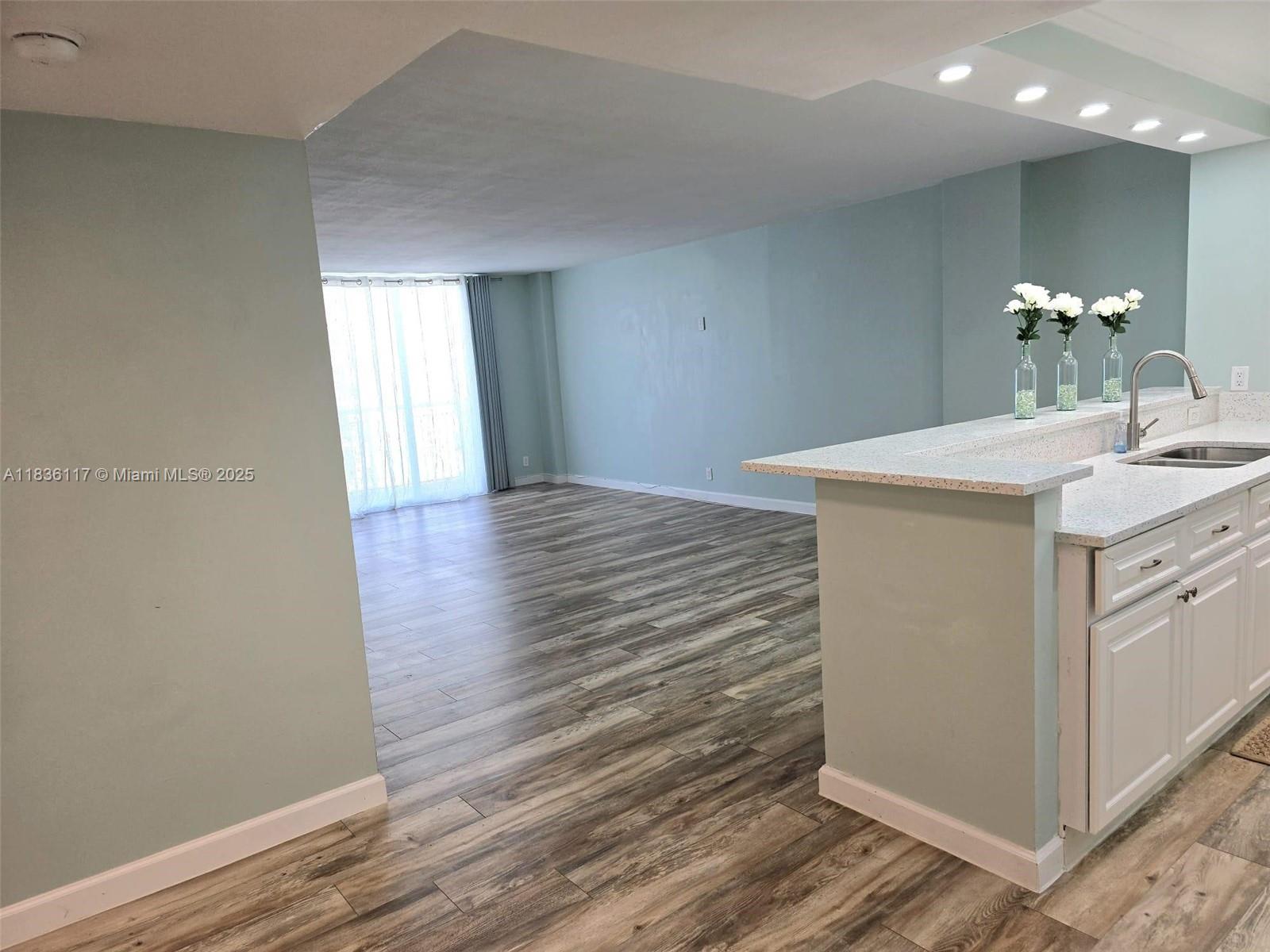 1147 Hillsboro Mile 605