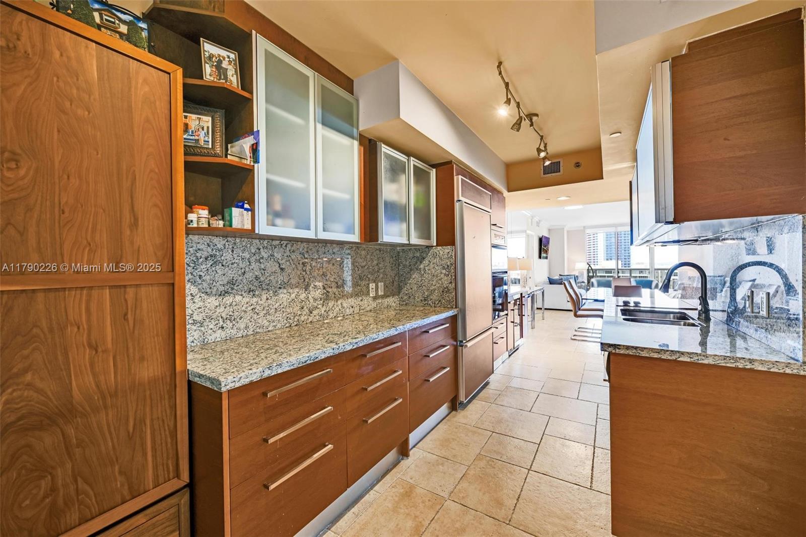 BEACH CLUB CONDO - Residential