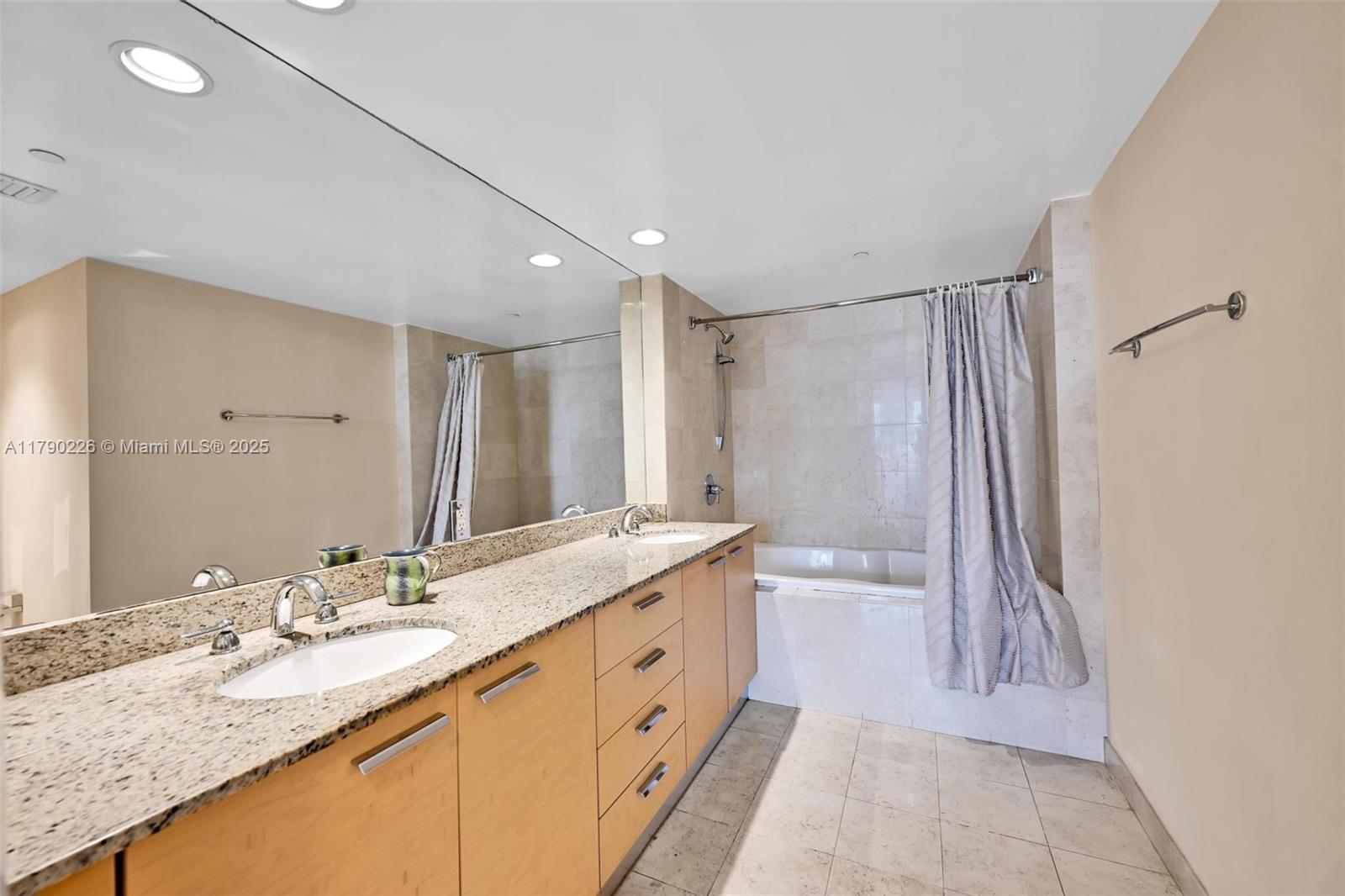 BEACH CLUB CONDO - Residential
