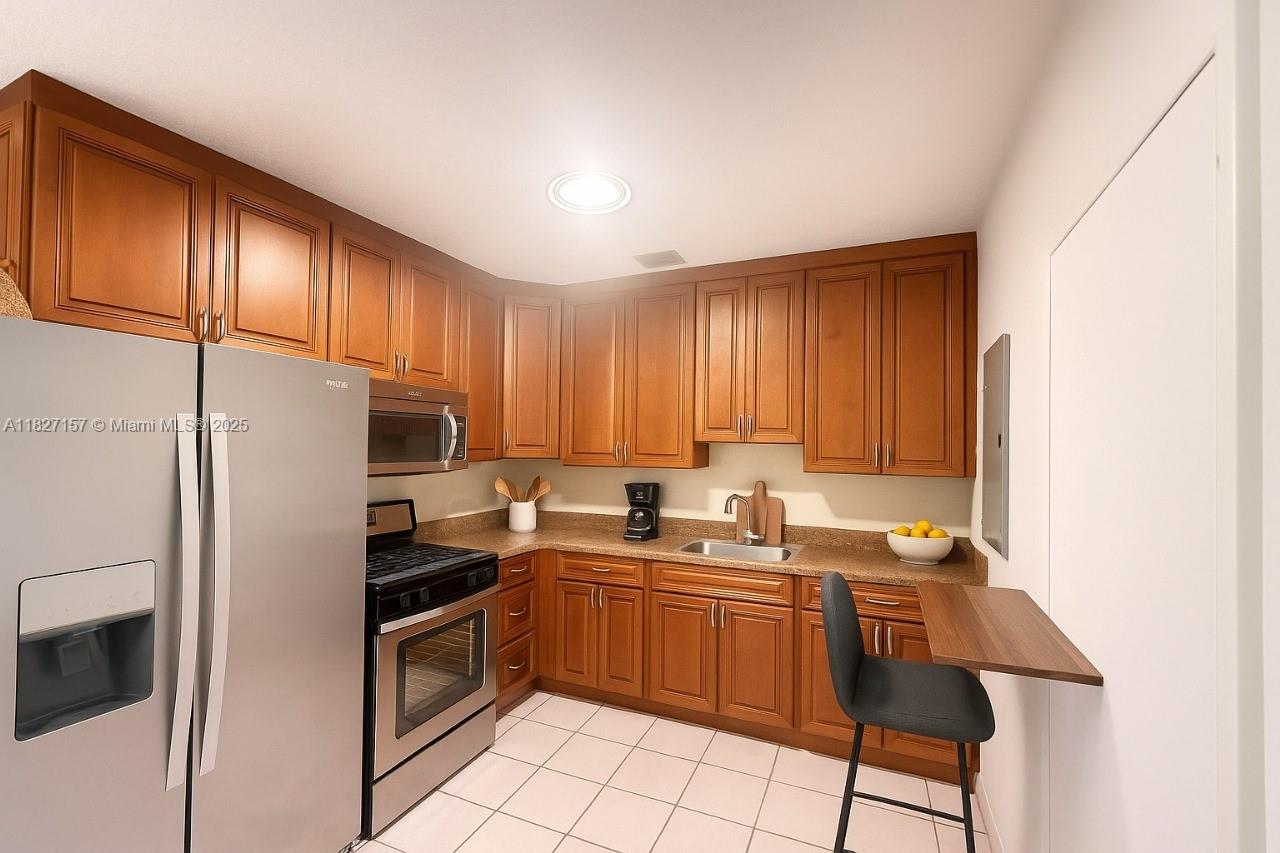 526 E 54th St .