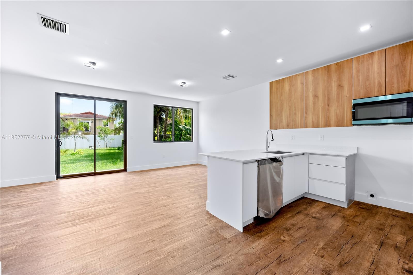 PALM AVE HEIGHTS - Residential