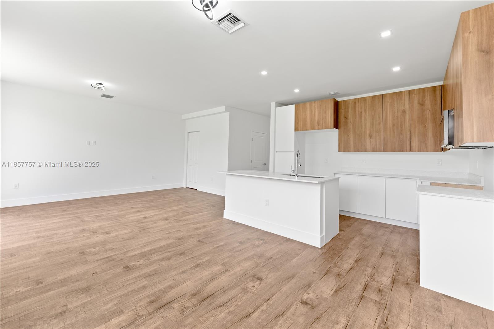 PALM AVE HEIGHTS - Residential