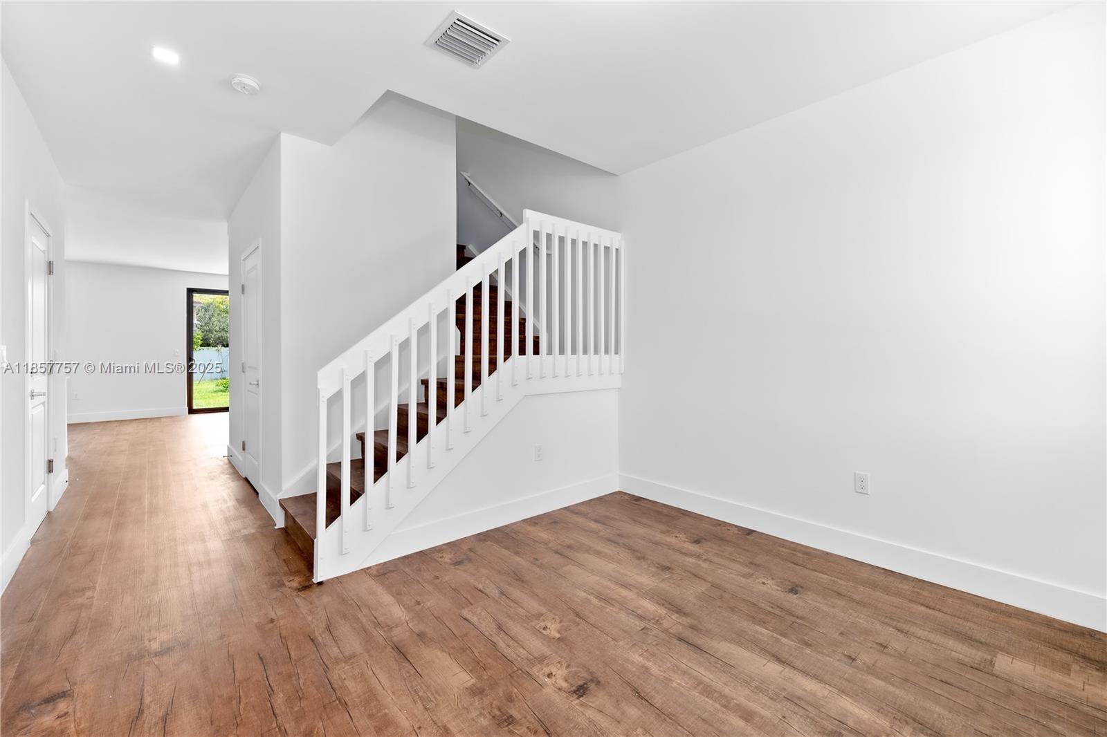 PALM AVE HEIGHTS - Residential