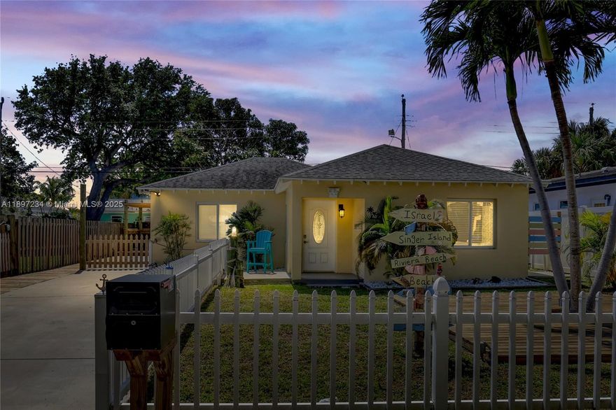Charming 3-bedroom, 1 bathroom single family home nestled in the sought after Santry's neighborhood in Riviera Beach. Located just minutes away from the pristine beaches of Singer Island and the natural beauty of Peanut Island.