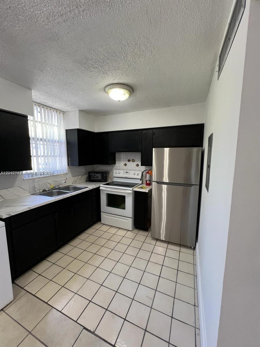 LEE PARK CONDO - Residential