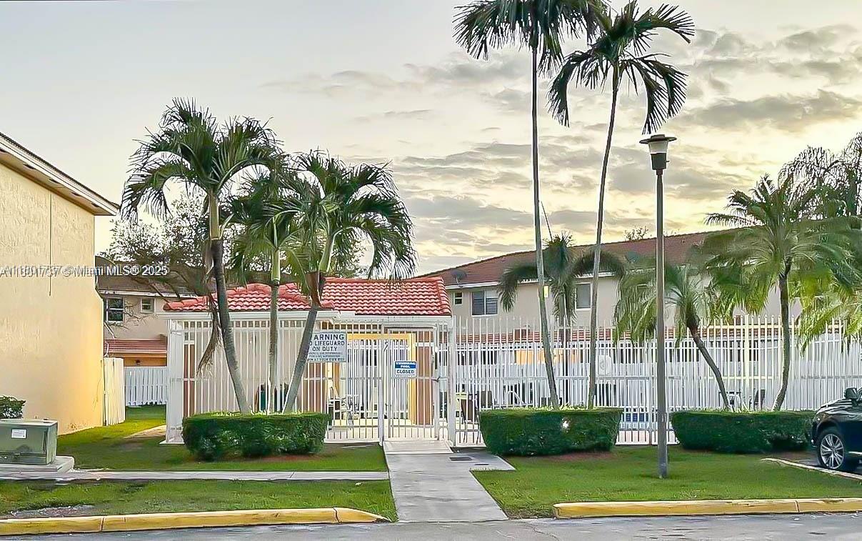 KENDALE LAKES NORTH - Residential