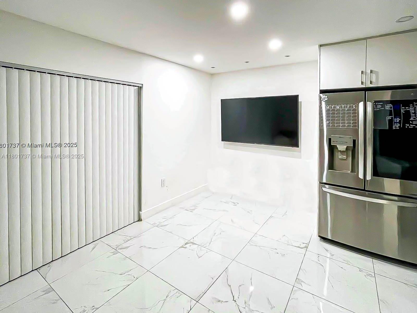 KENDALE LAKES NORTH - Residential
