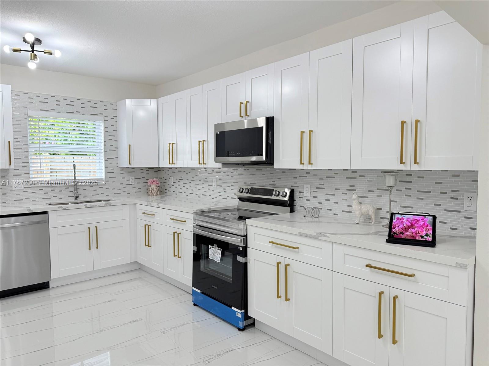 LINCOLN HEIGHTS RESUB - Residential