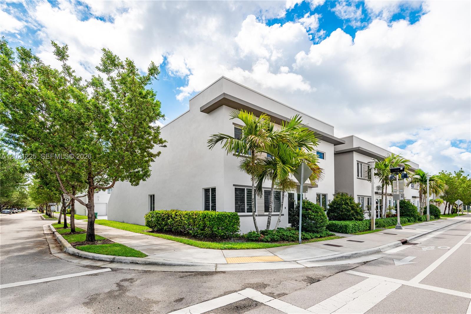 LANDMARK AT DORAL CENTRAL - Residential
