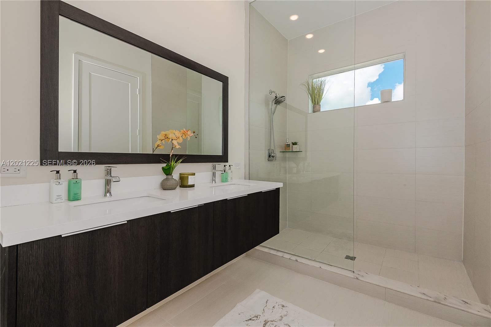 LANDMARK AT DORAL CENTRAL - Residential