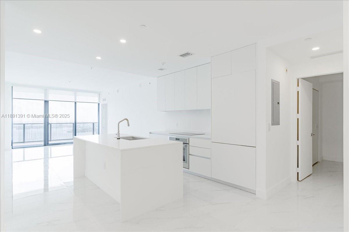 AREA RESERVE MIAMI - Residential Lease