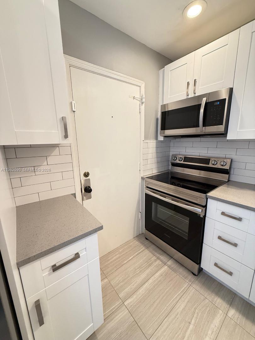 IMPERIAL POINT COLONNADES - Residential Lease